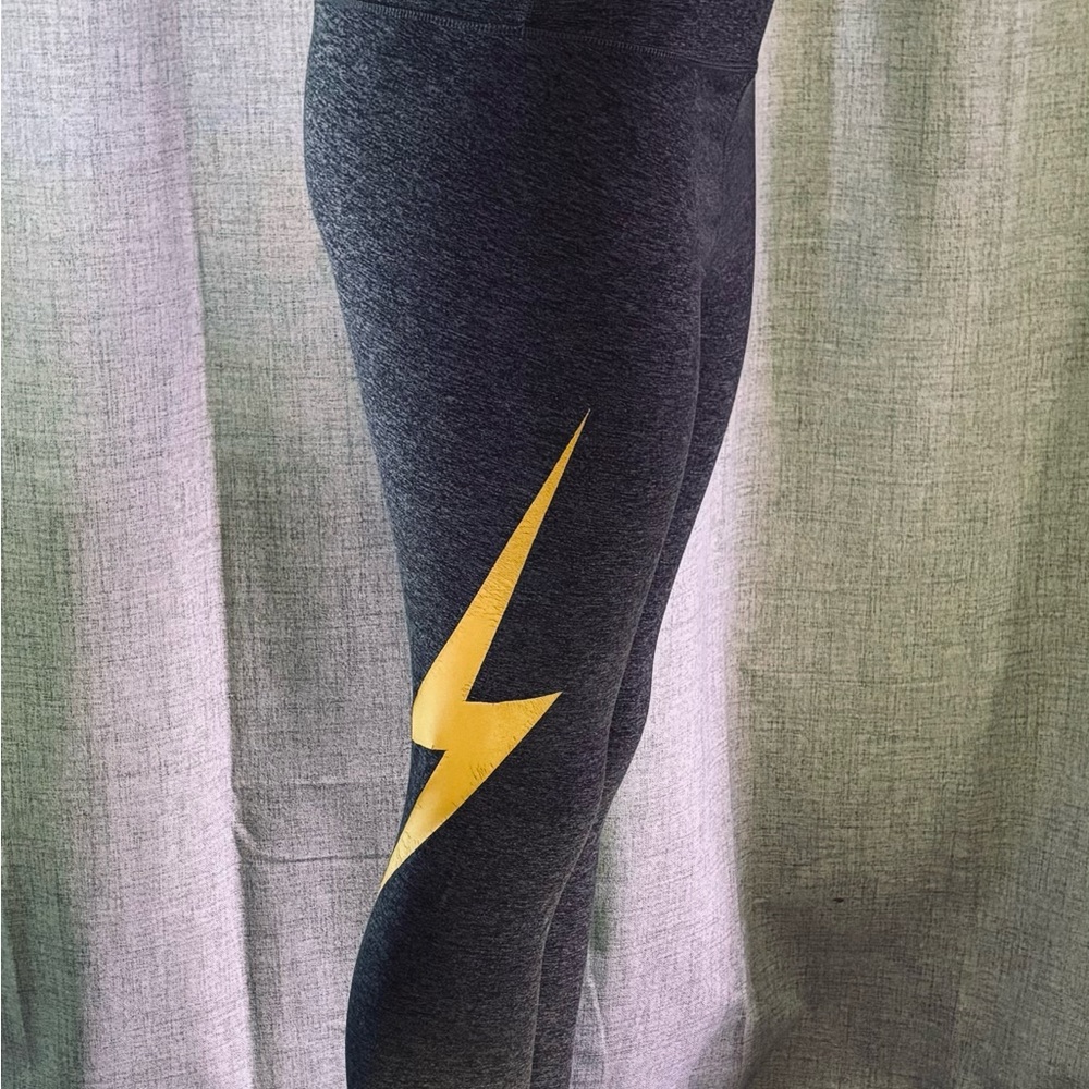 New Aviator Nation (L) Gray Leggings with Yellow Lightning Bolt